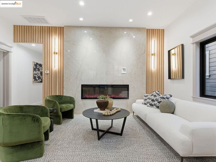 Property Photo:  3274 Encinal Ave  CA 94501 