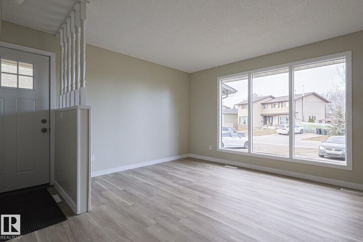 Property Photo:  95 Wellington Crescent  AB T7X 1K1 