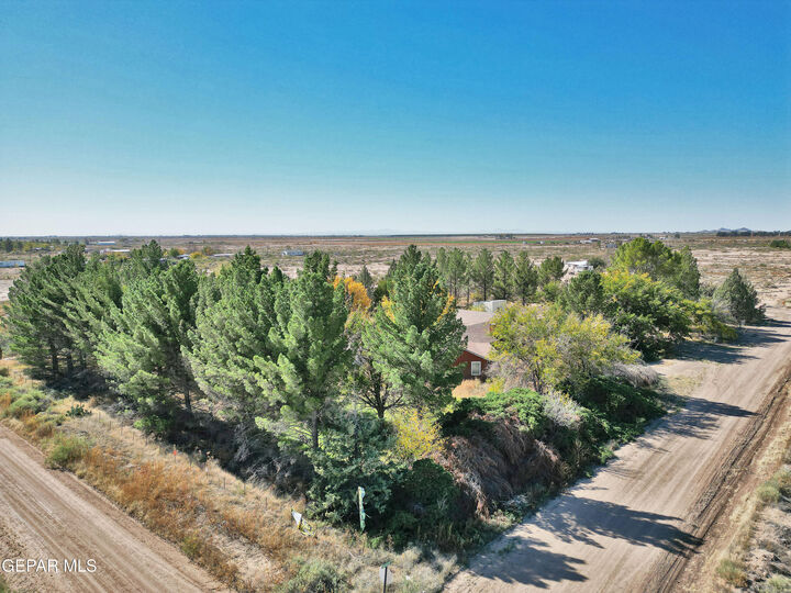 Property Photo:  110 SW Creosote Road  OU 99999 