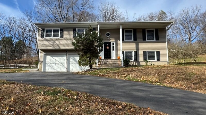 Property Photo:  7 Hoffman Rd  NJ 08829 