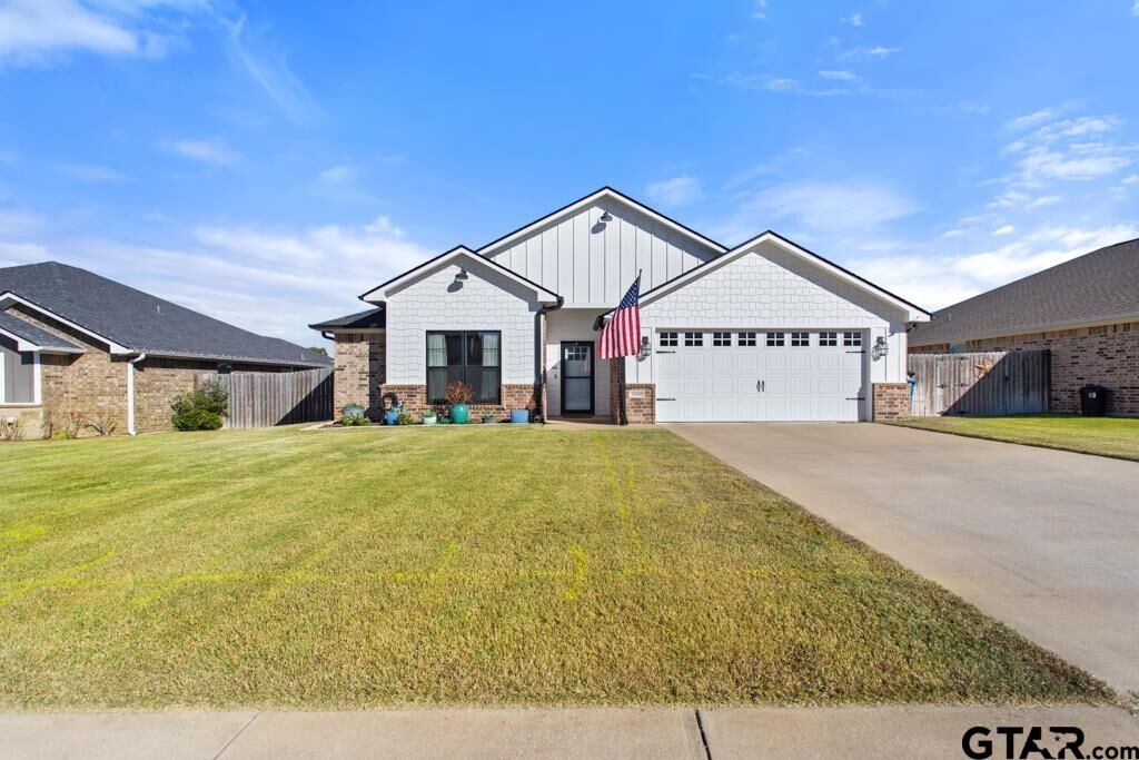 Property Photo: 15422 Anna Ln TX 75771