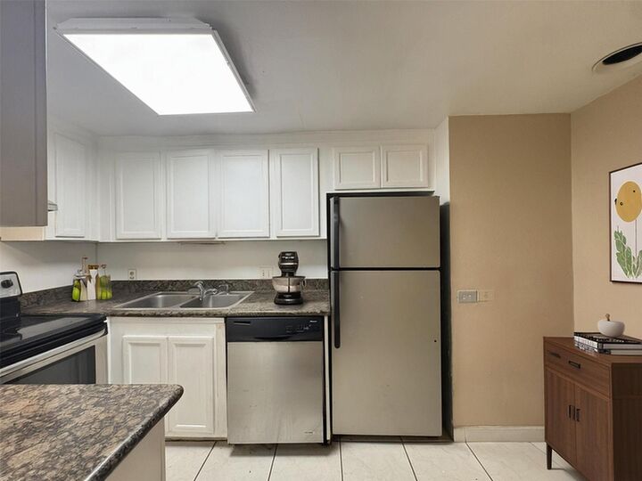 Property Photo:  7510 Hornwood Drive 105  TX 77036 