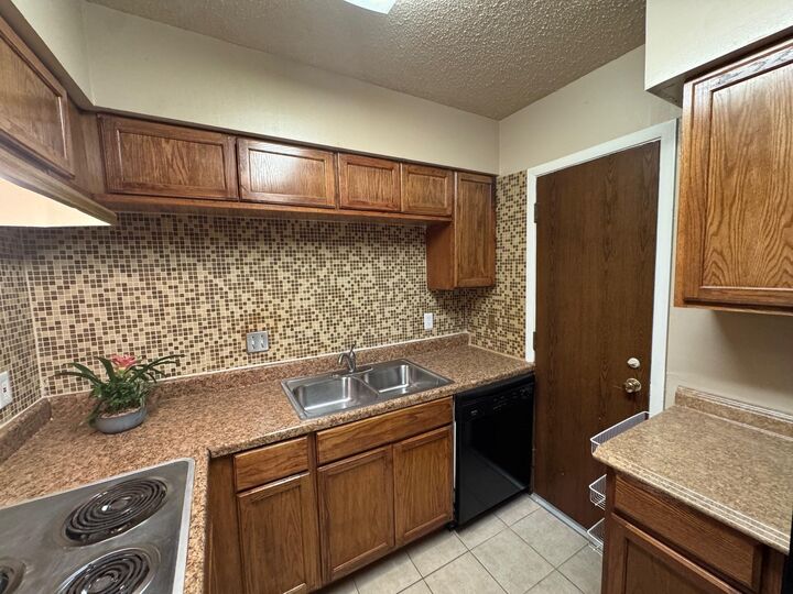 Property Photo:  2700 Bellefontaine Street B8  TX 77025 