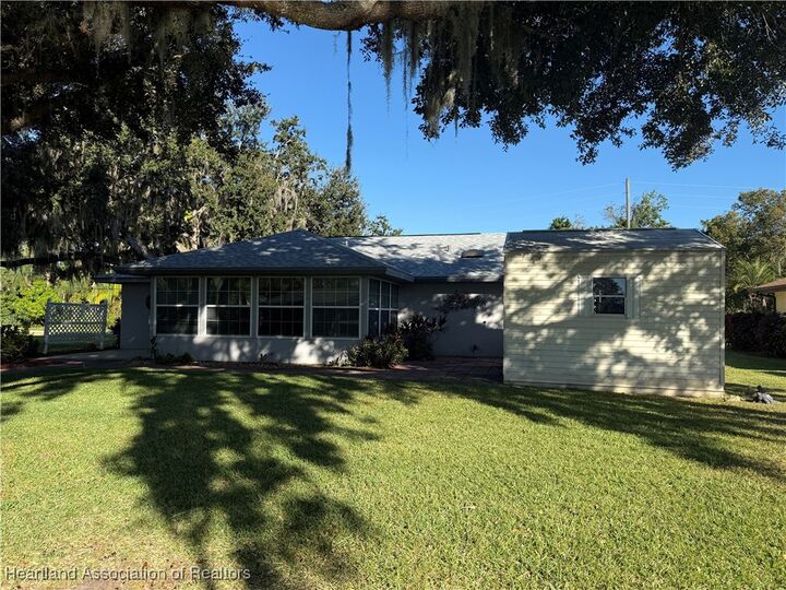 Property Photo:  1002 Peachtree Drive  FL 33852 