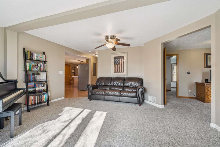 Property Photo: 1671 Jamestown Avenue IA 50644