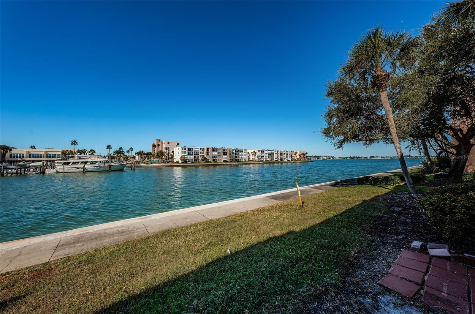 Property Photo:  7420 Bay Island Drive S 171  FL 33707 