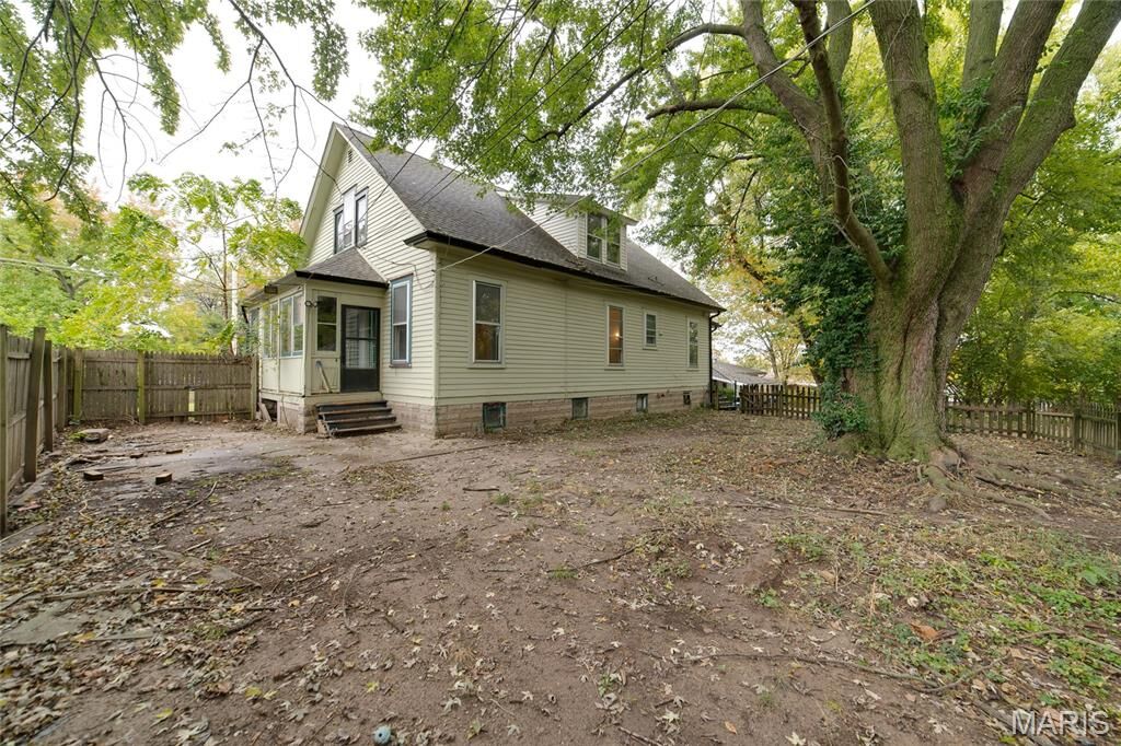 Property Photo:  2549 Elm Street  MO 63301 