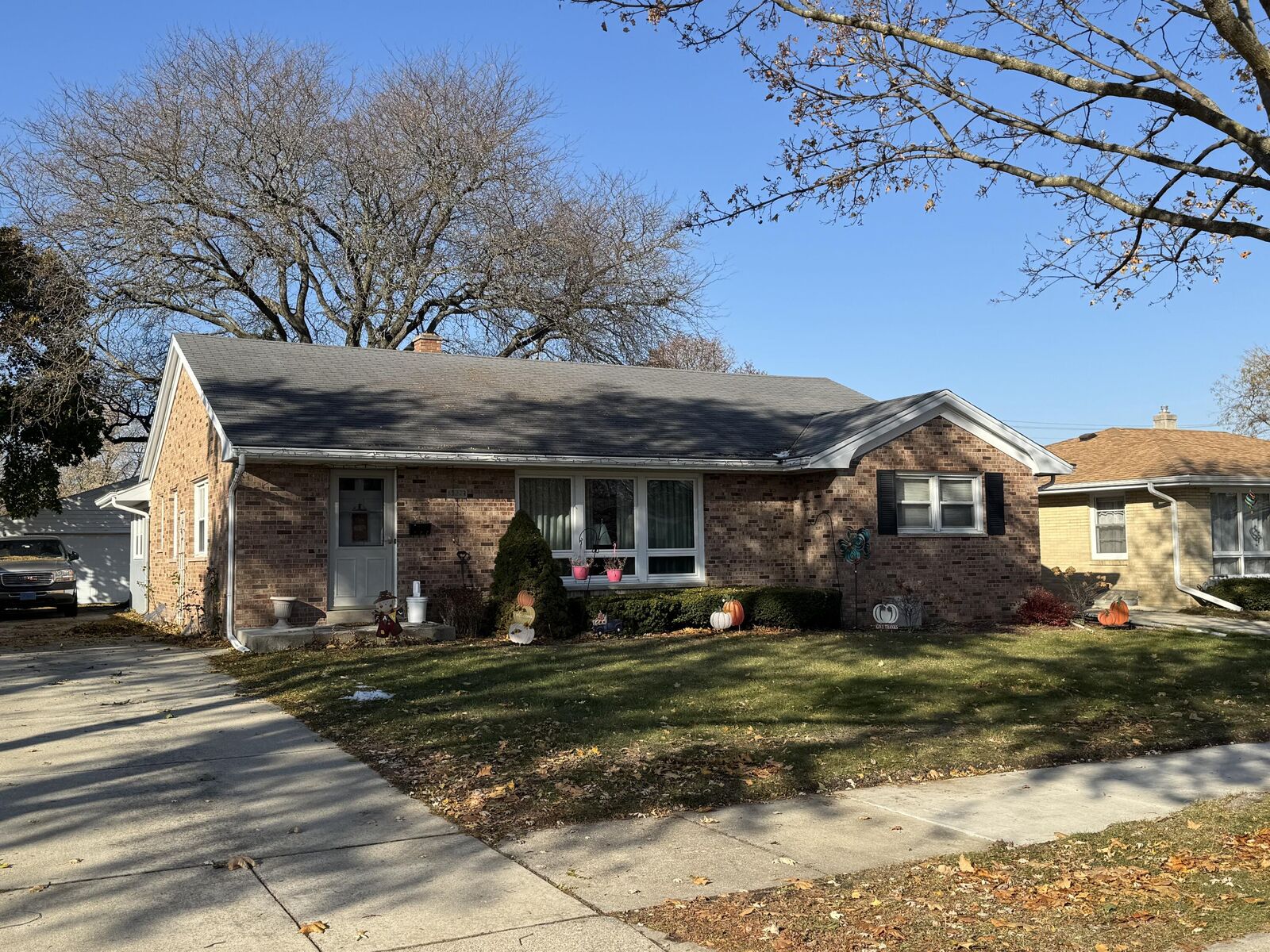 Property Photo:  3722 Saint Clair St  WI 53402 