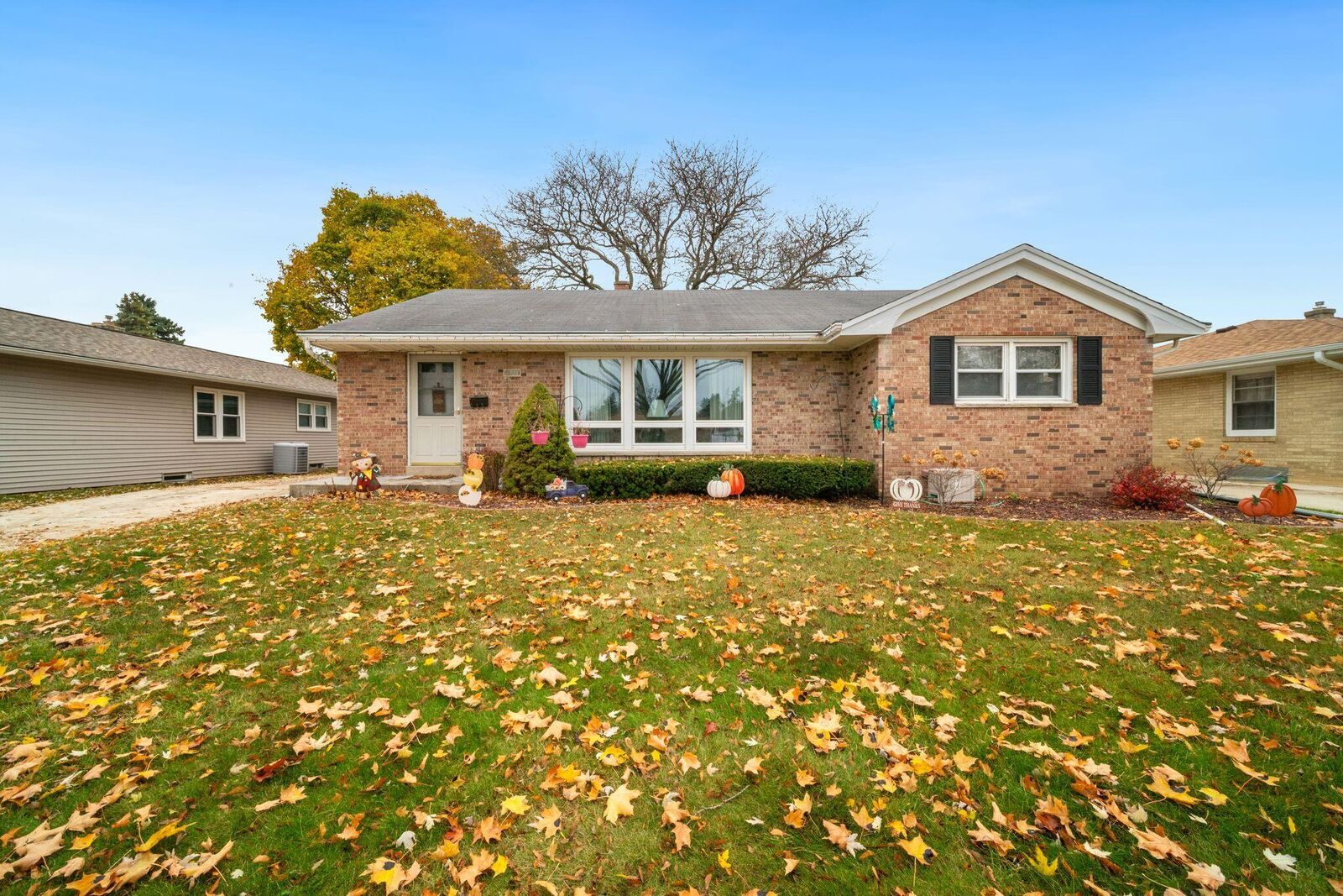 Property Photo: 3722 Saint Clair St WI 53402