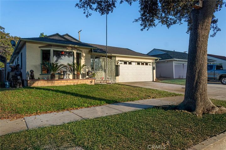 Property Photo:  5606 Bellflower  CA 90713 