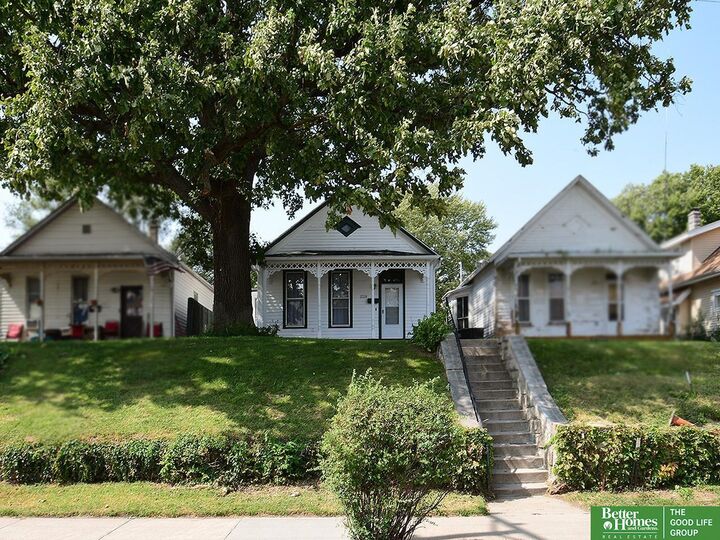 Property Photo: 2328 S 10 Street NE 68108