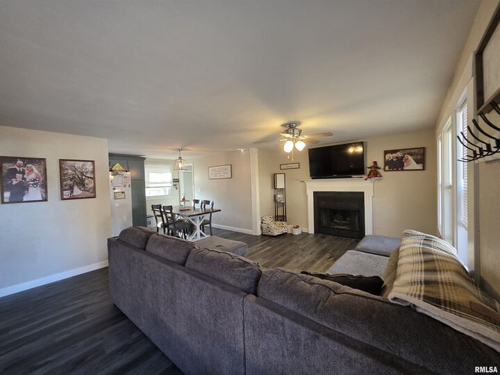 Property Photo: 412 Whippoorwill Drive IL 61571