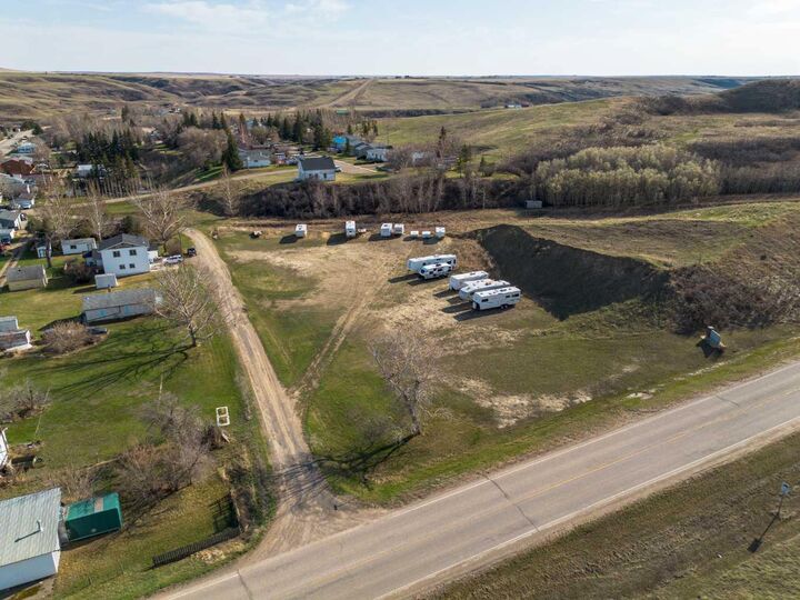 Property Photo: 422 Elgin Avenue AB T0M 0L0