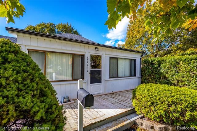 Property Photo:  26361 Parkington Street  MI 48066 