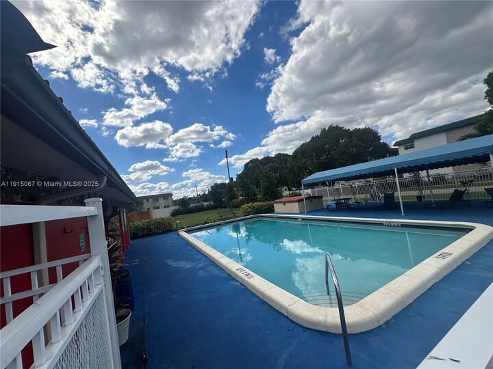 Property Photo:  1700 NW 58th Ter 2B  FL 33313 