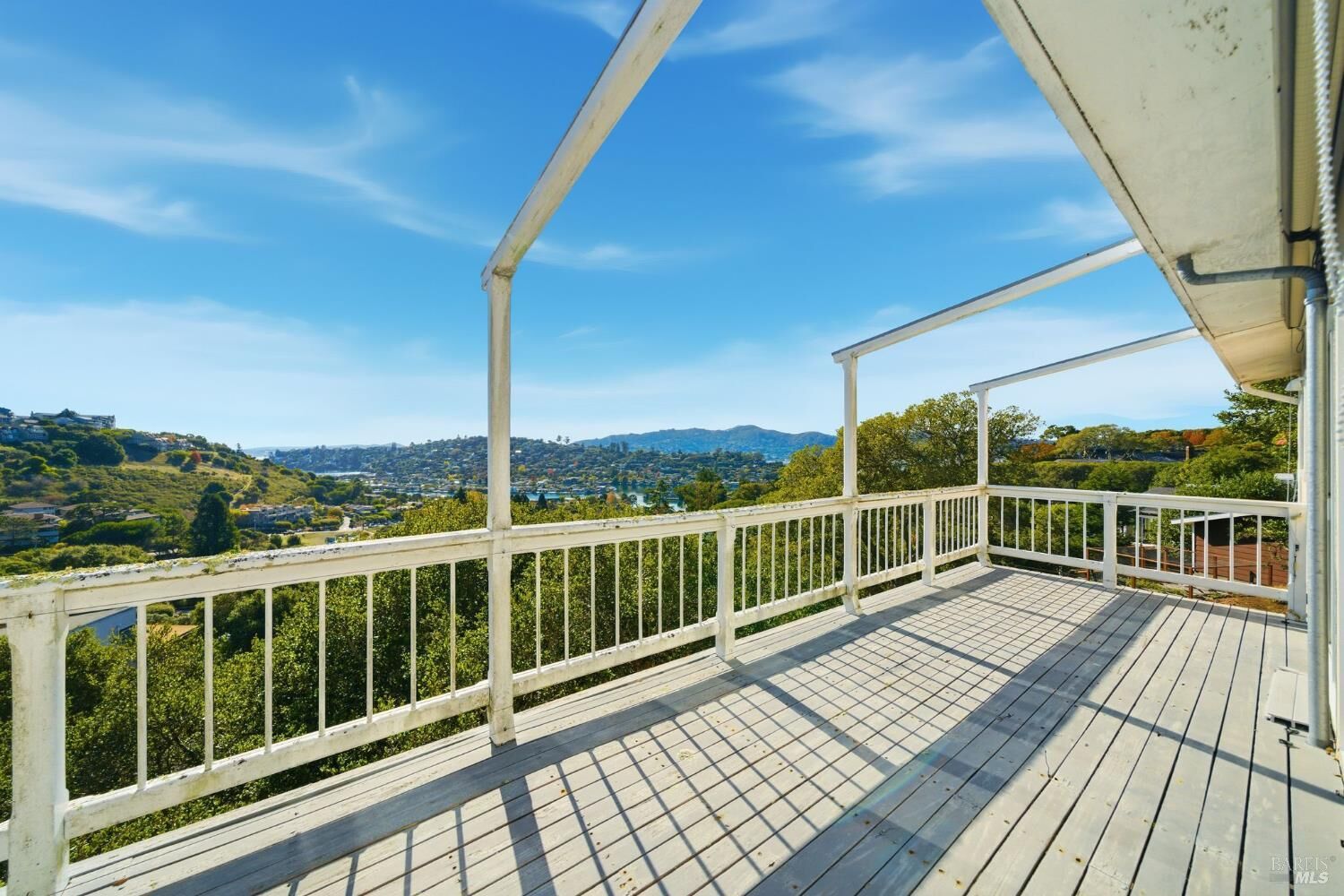 Property Photo:  101 Round Hill Road  CA 94920 