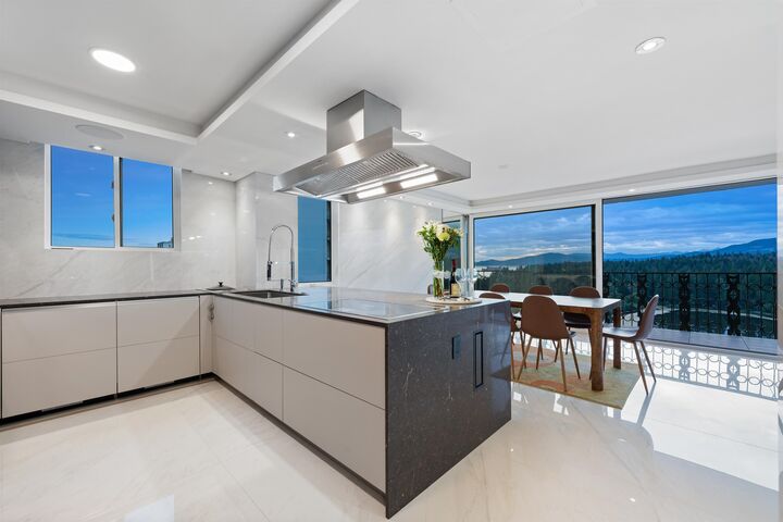 Property Photo: 845 Chilco Street 1501 BC V6G 2R2