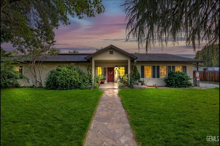 Property Photo: 3010 Elmwood Avenue CA 93305