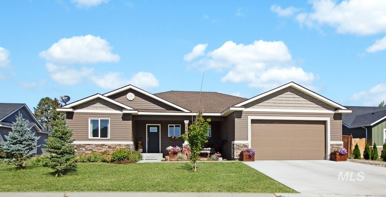 Property Photo:  105 Greenfield Way   88820 