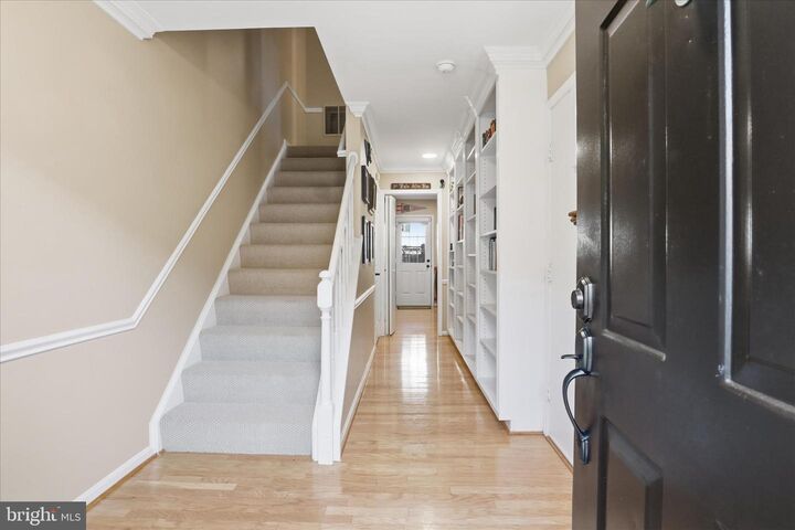 Property Photo:  5428 Wycklow Court  VA 22304 