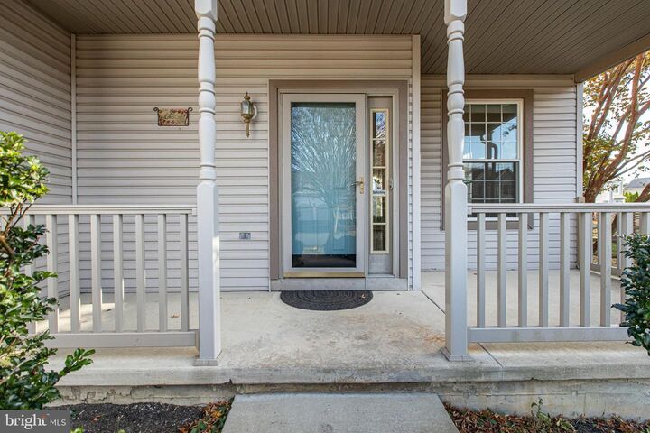 Property Photo:  10 N Lotus Circle N  DE 19701 