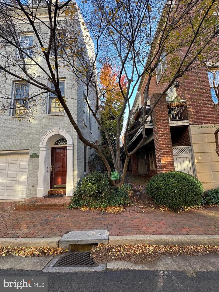 Property Photo:  16 Wharf Street  VA 22314 