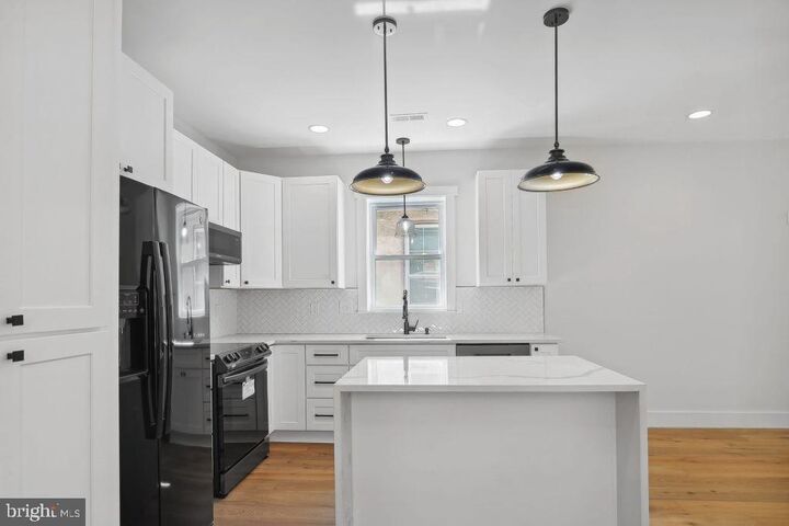 Property Photo:  1524 W W Street SE  DC 20020 