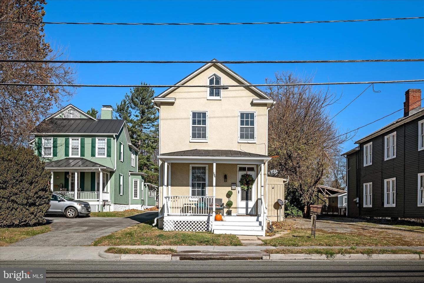 Property Photo: 306 E Main Street VA 22611
