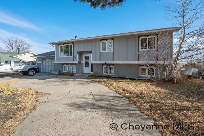 917 Phoenix Dr  Cheyenne WY 82001 photo