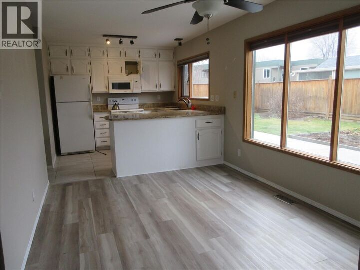 Property Photo:  415 Commonwealth Road 3402  BC V4V 2M4 