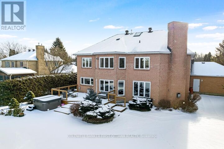 Property Photo:  5525 Pettapiece Crescent  ON K4M 1C6 