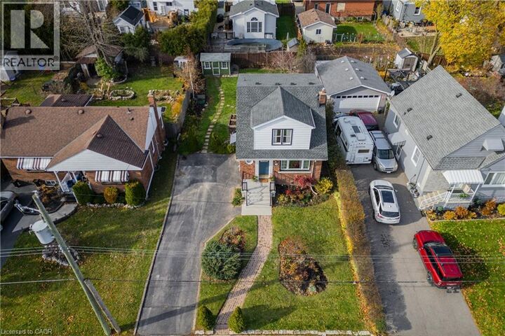 Photo de la propriété:  62 Cloverdale Avenue  ON L8K 4M1 