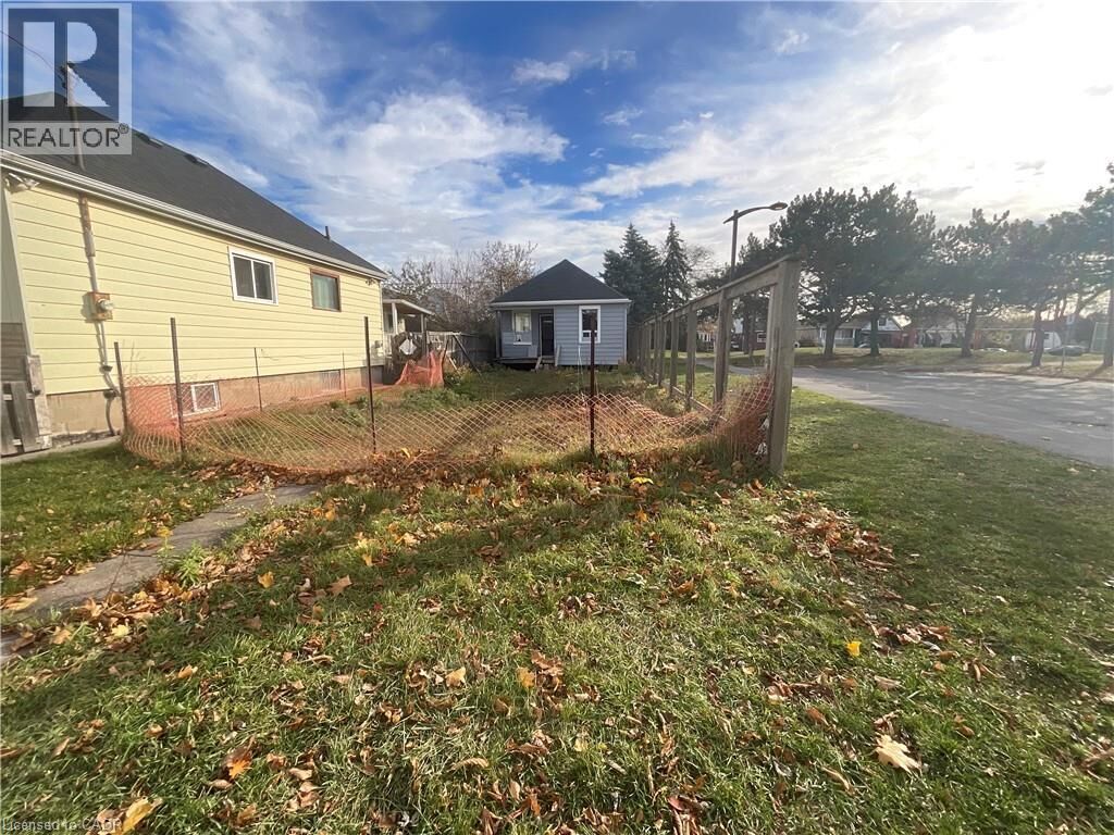 Property Photo:  230 Cope Street  ON L8H 5B5 