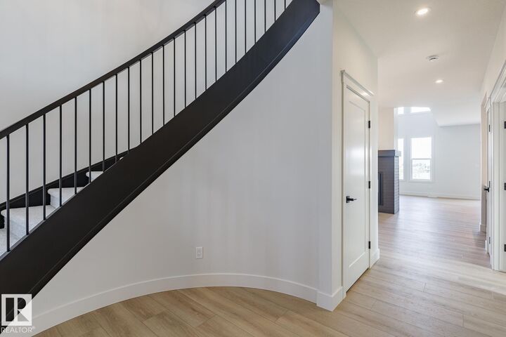 Photo de la propriété:  13113 212A Street NW  AB T6W 5E1 