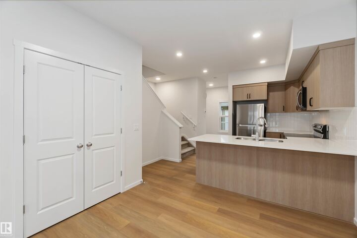 Property Photo:  4275 Kinglet Drive NW  AB T5S 0W1 