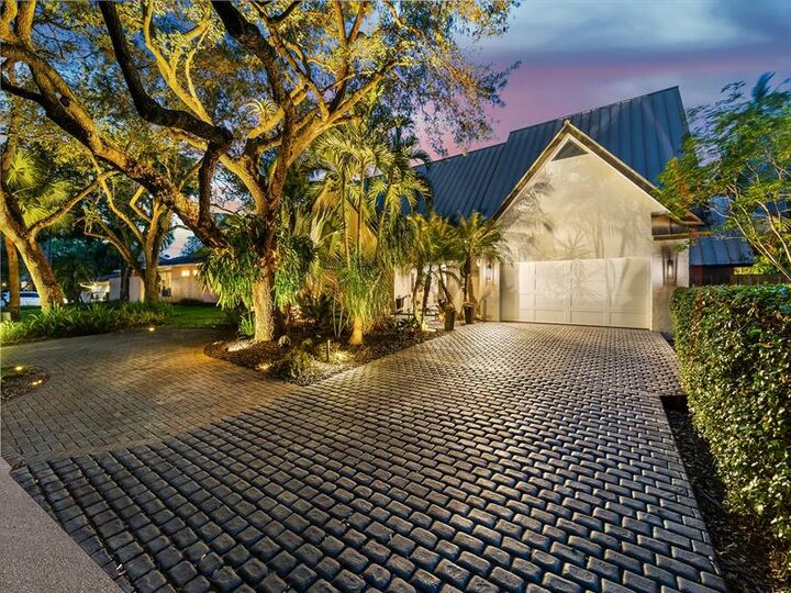 Property Photo: 2415 Riverlane Ter FL 33312