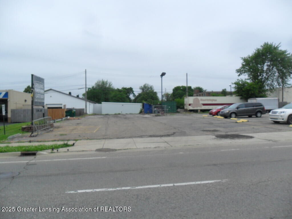 Property Photo:  615 E Kalamazoo Street  MI 48912 