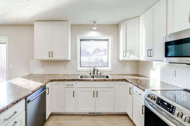 Property Photo:  1700 Volk Drive  ND 58501 