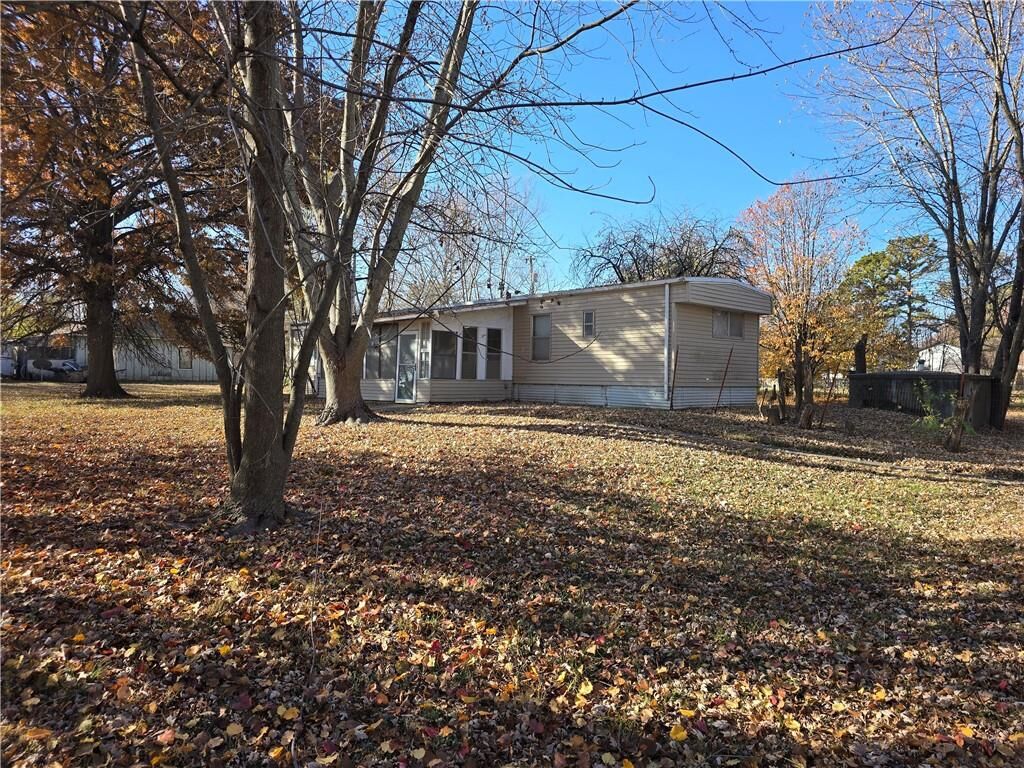 Property Photo:  204 S Lyne Street  MO 64083 