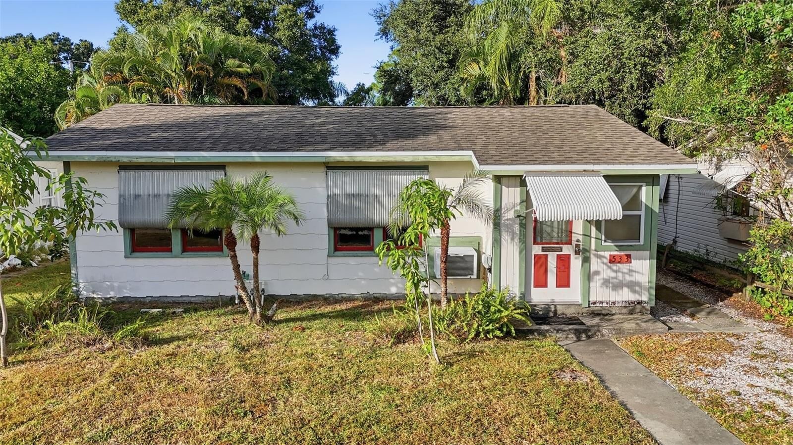 Property Photo: 533 38th Avenue N FL 33704