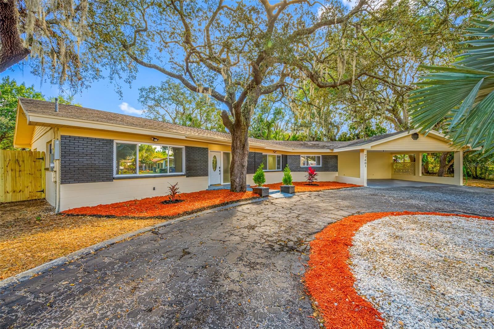 Property Photo:  7601 Pine Hill Drive  FL 33617 