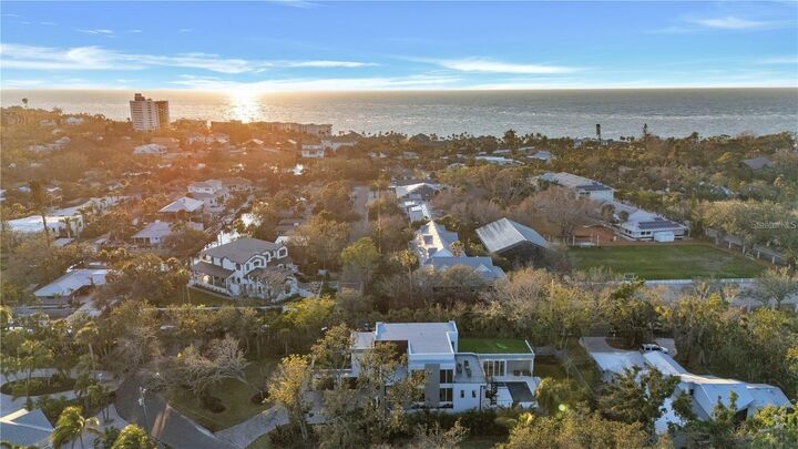 Property Photo: 603 Tremont Street FL 34242