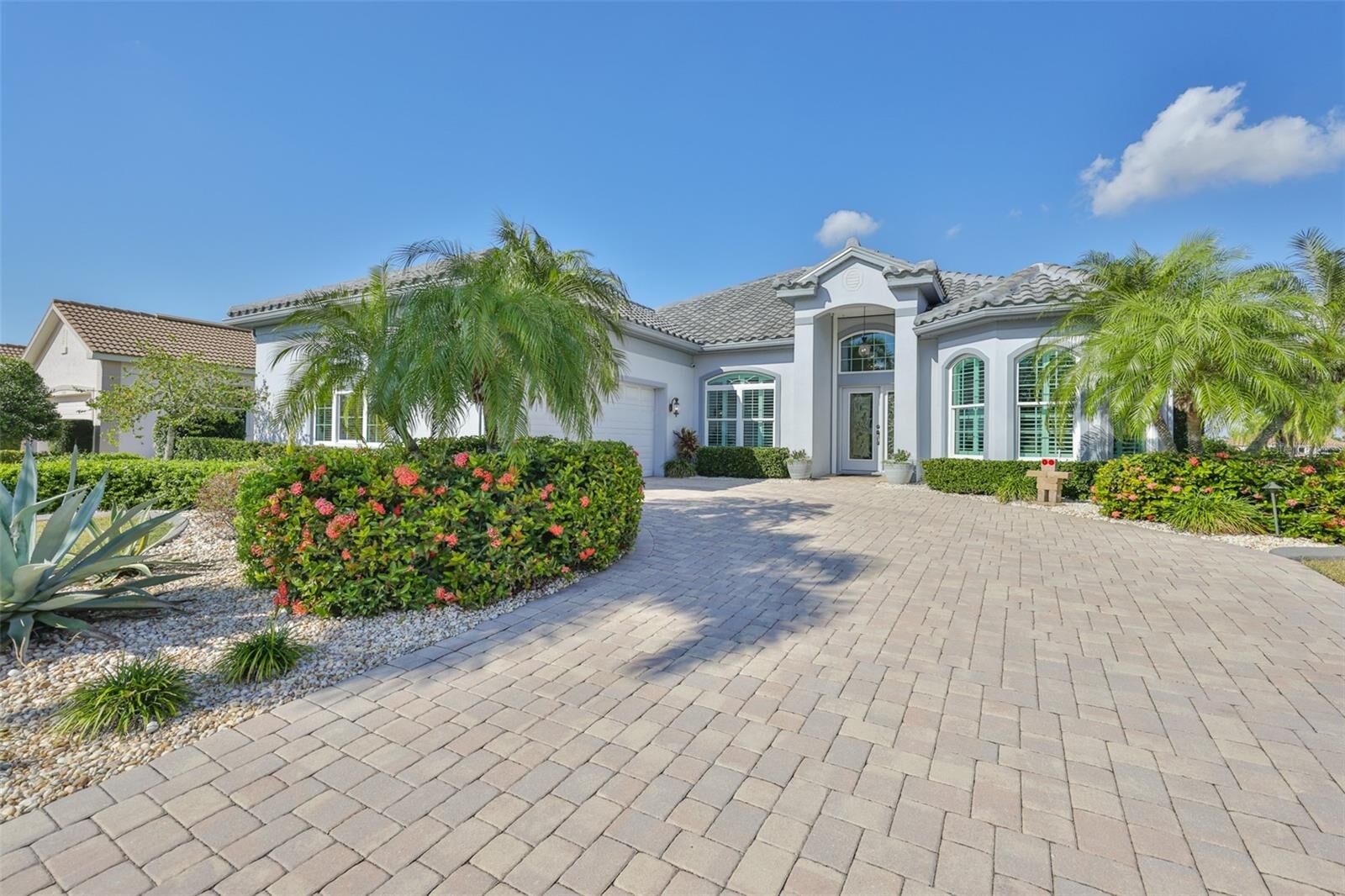 Property Photo:  2219 Platinum Drive  FL 33573 