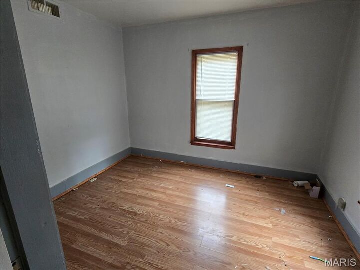 Property Photo:  105 N West Street  IL 62567 