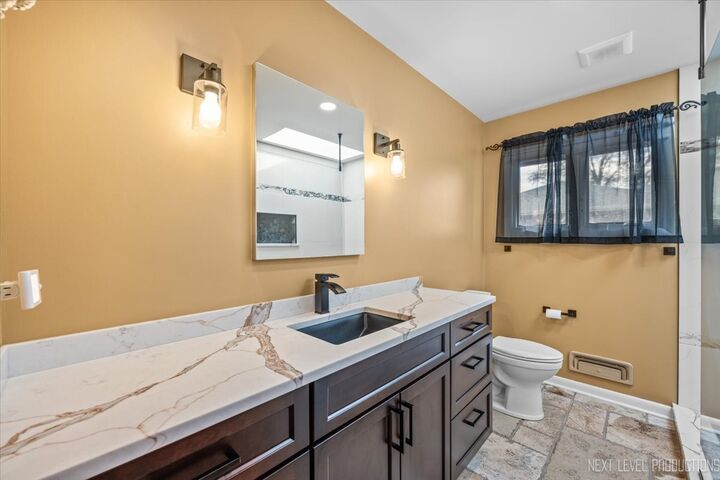 Property Photo:  522 Kingsway Drive  IL 60506 