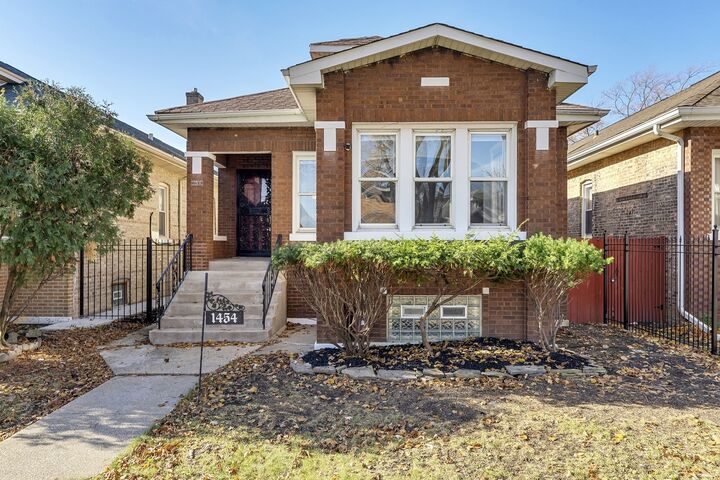 Property Photo:  1454 N Mayfield Avenue  IL 60651 