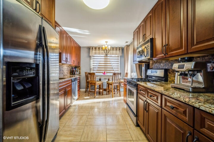 Property Photo: 1413 Sutton Court 110 IL 60061