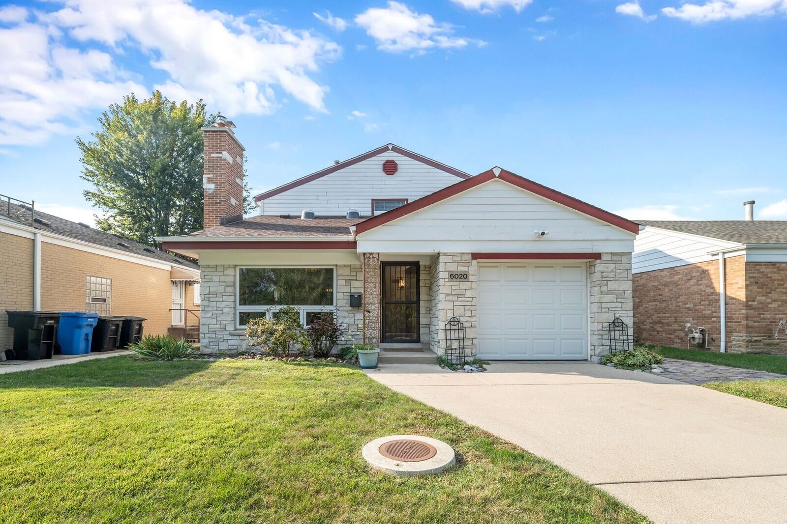 Property Photo:  6020 N Landers Avenue  IL 60646 