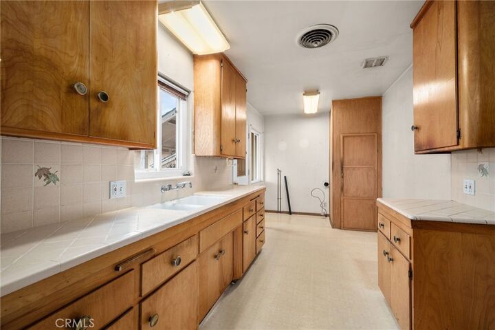 Property Photo:  922 E Edgecomb  CA 91724 