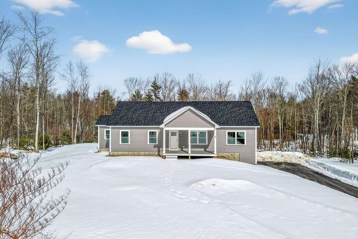 Property Photo:  8 Hummingbird Lane  ME 04073 